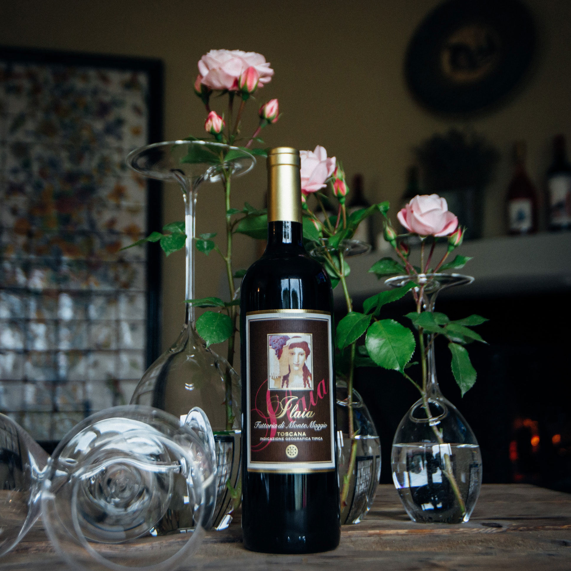 Order Ilaia di Montemaggio - perfect ruby red wine which goes great with meat, game and cheese pairing.