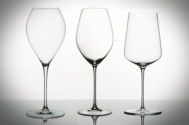 Various Champagne Glass types and styles and how they benefit the sparkling wine, champagne